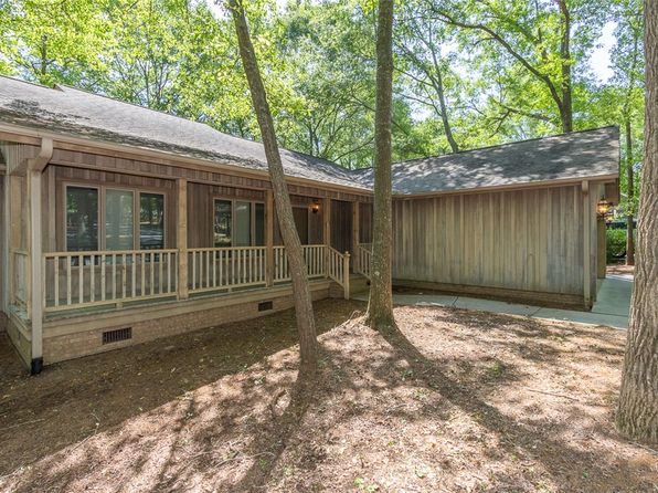 304 Paradise Cir, Townville, SC 29689