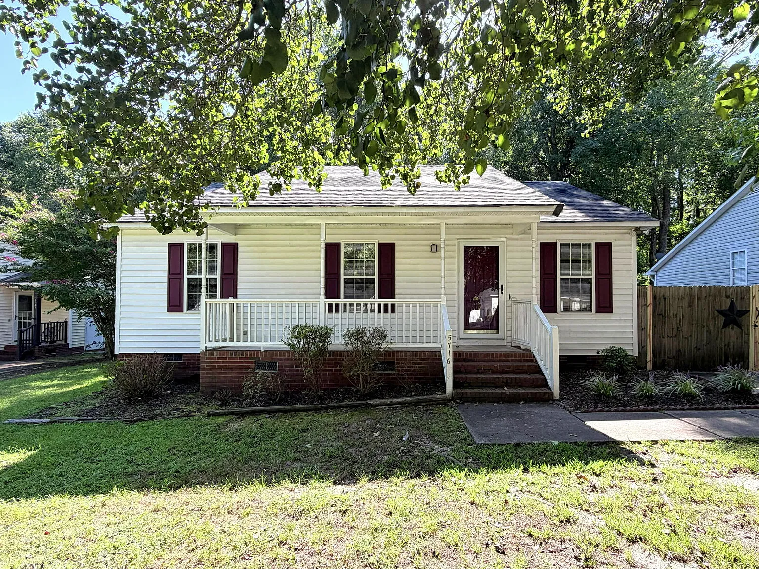 3 bed, 2.0 bath, 1008 sqft, $1,675 — Photo 2
