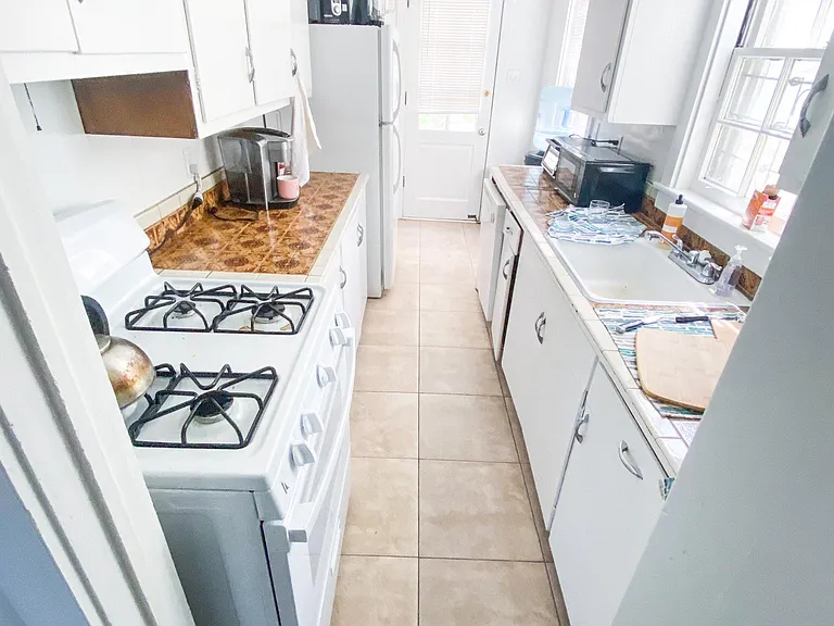 1026 Lowerline St — Photo 8