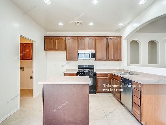 3rd image of 42454 W Somerset Dr