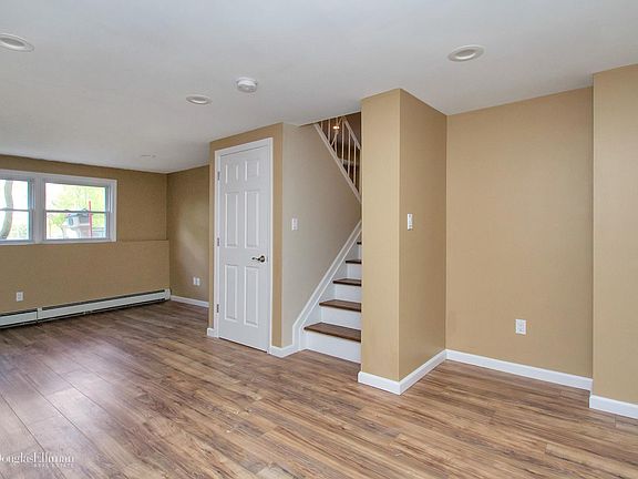 3rd image of 54 Soundview Ave