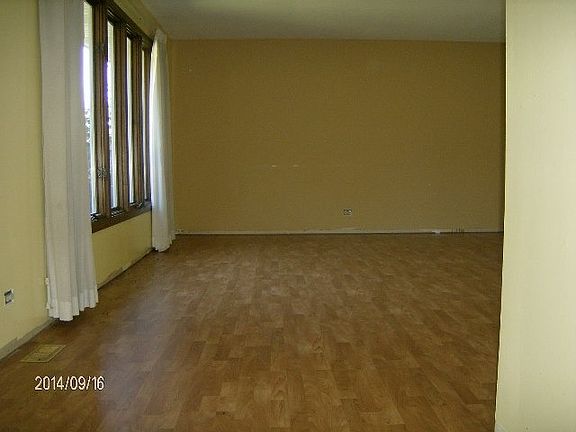 5th image of 866 E Lawrence Ave