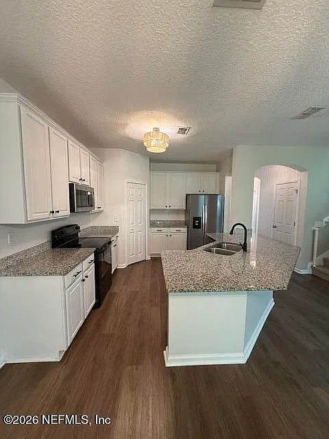4 bed, 3.0 bath, 1894 sqft, $2,250 — Photo 2