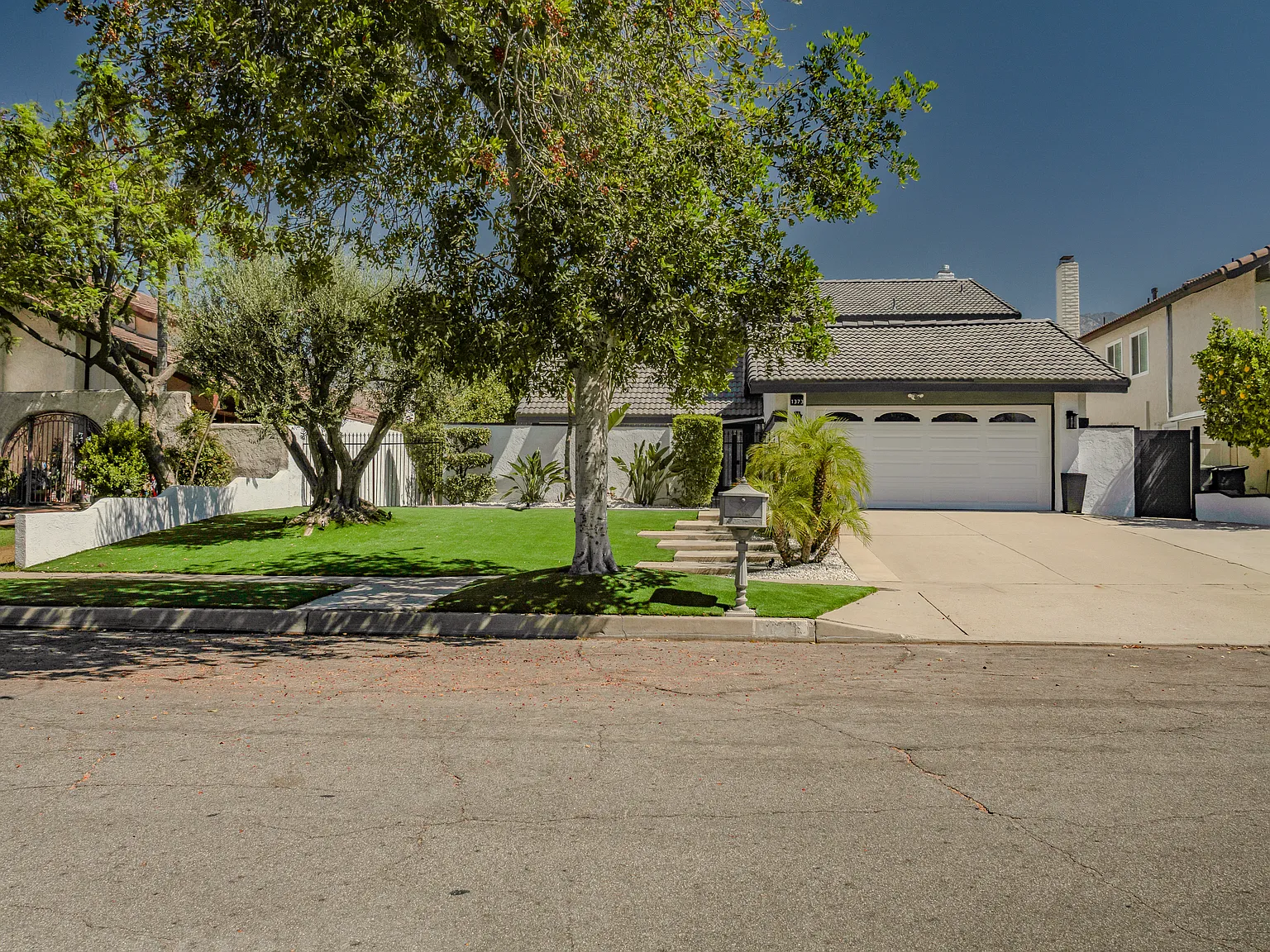 4 bed, 2000 sqft, $7,499 — Photo 1
