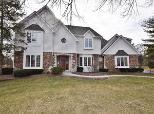 9 Stirrup Cup Ct, St Charles, IL 60174