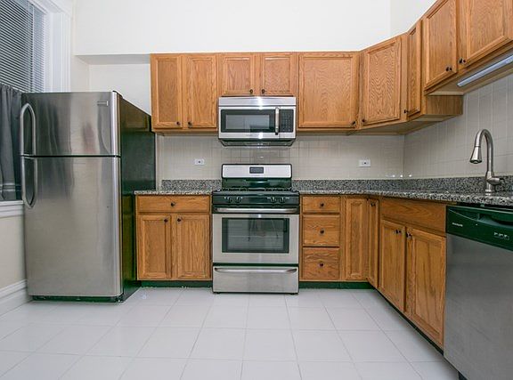 3rd image of 1315 W Foster Ave APT 3