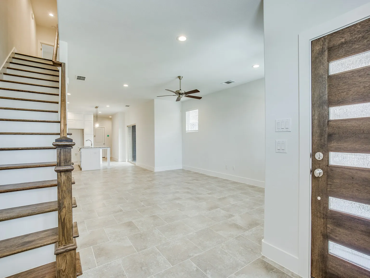 3 bed, 2.5 bath, 1967 sqft, $2,150 — Photo 3