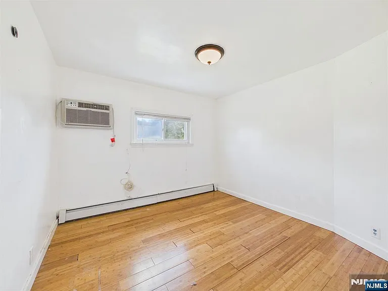 247 Malcolm Ave — Photo 11
