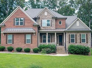 105 Graham Hall Ct, Matthews, NC 28104