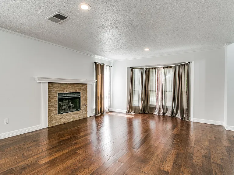 2204 Winslow Ct — Photo 6