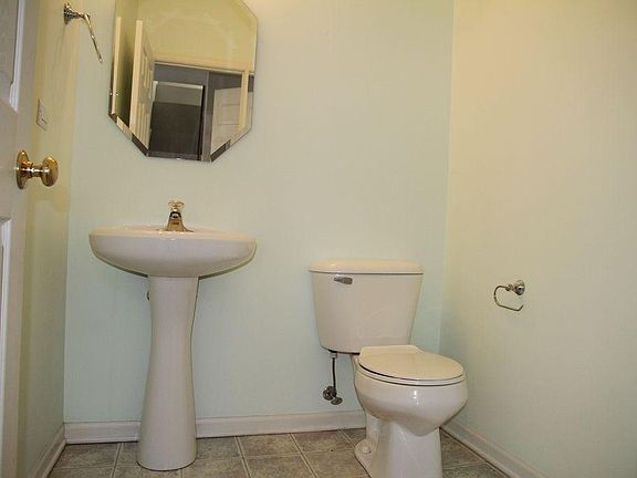 5th image of 143 Enclave Cir Unit E