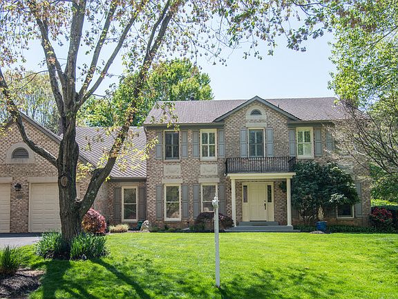 Stately home in beautiful neighborhood