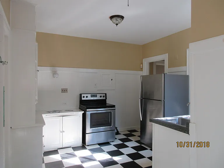 70 N Monterey St — Photo 6