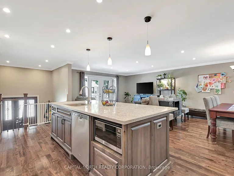 2092 Marine Dr — Photo 8
