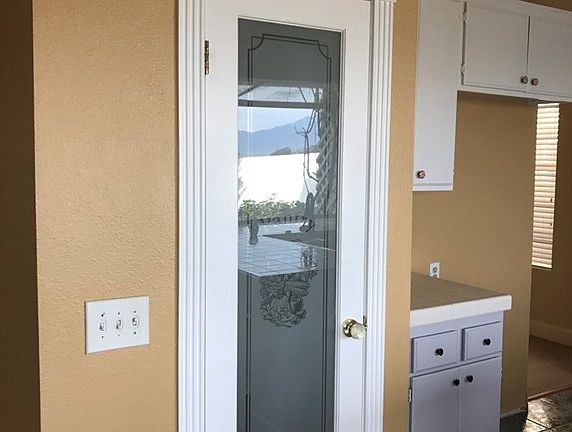 5th image of 15965 Oak Hill Dr