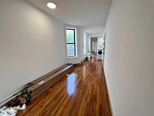 Rented by EastMount Realty LLC | media 27