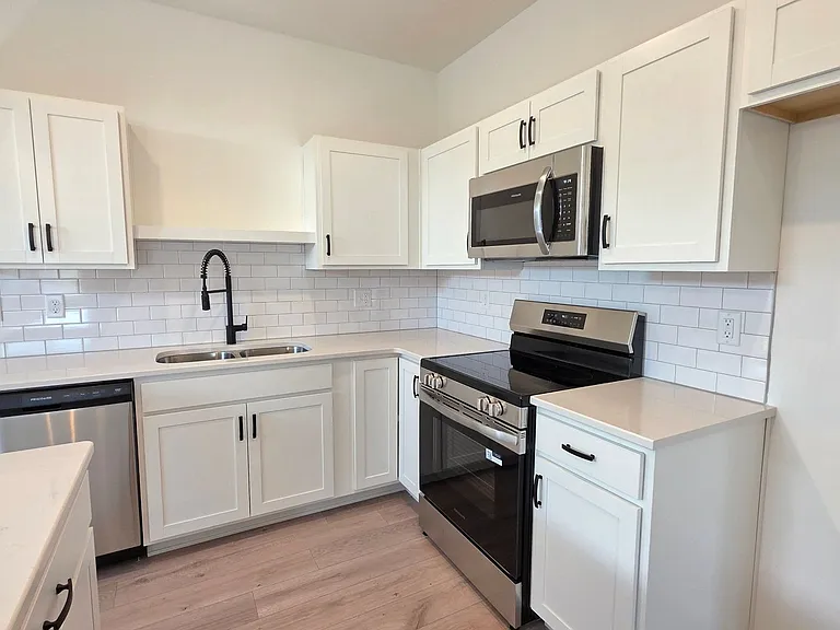 27010 E Dogwood Ln — Photo 6