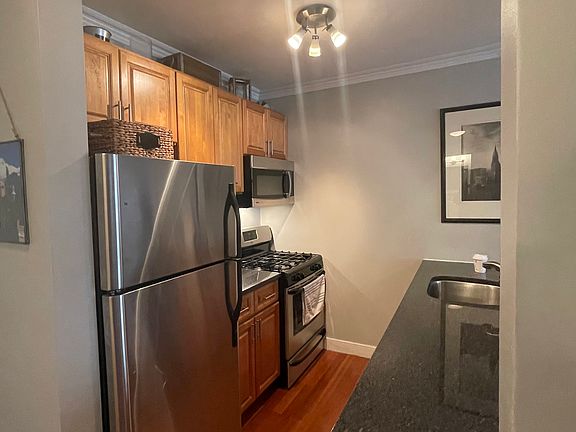 5th image of 300 Albany St APT 8L