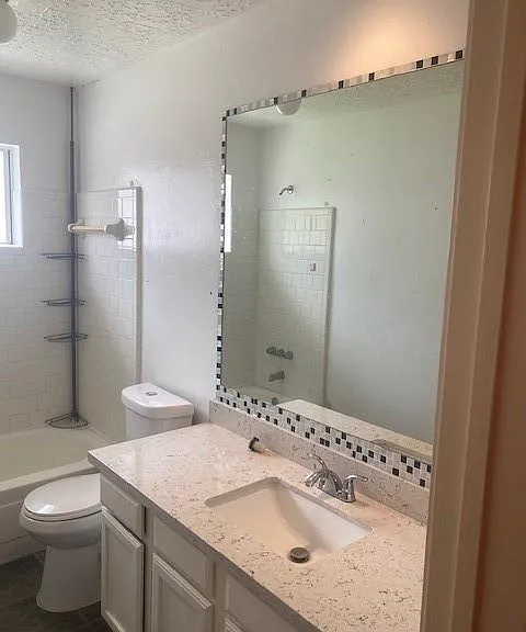 8511 1/2 Opalwood Ct — Photo 3