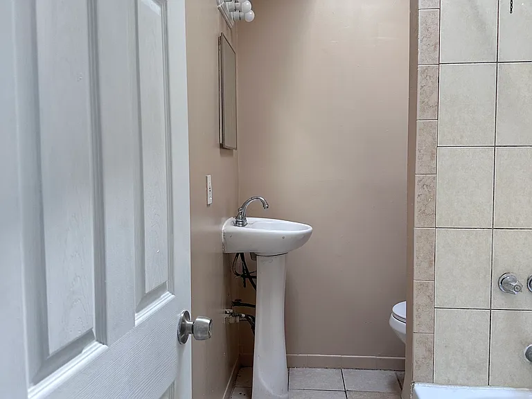 2647 S 68th St — Photo 22