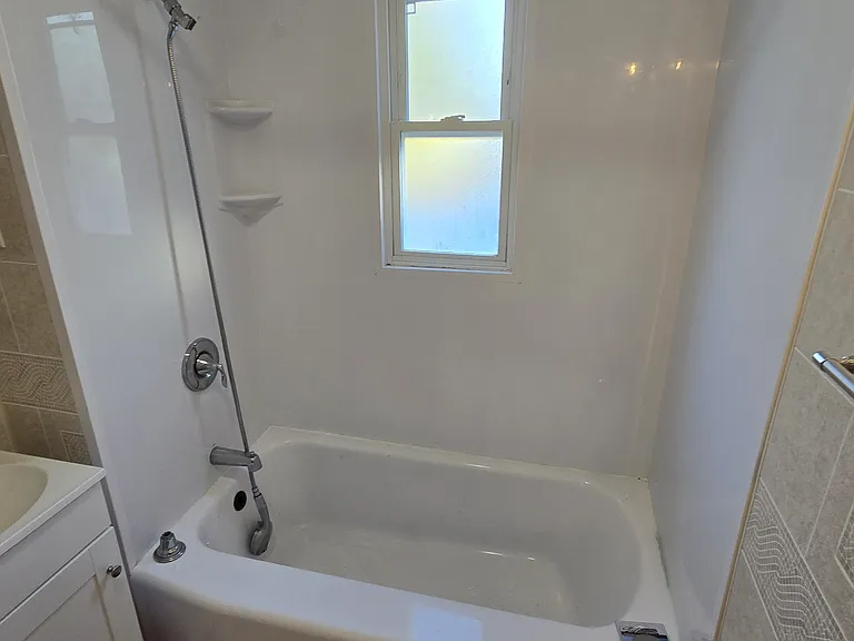 44 Waverly Ave — Photo 8