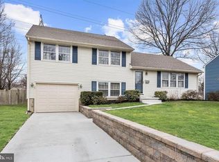 883 Waterford Dr, Delran, NJ 08075