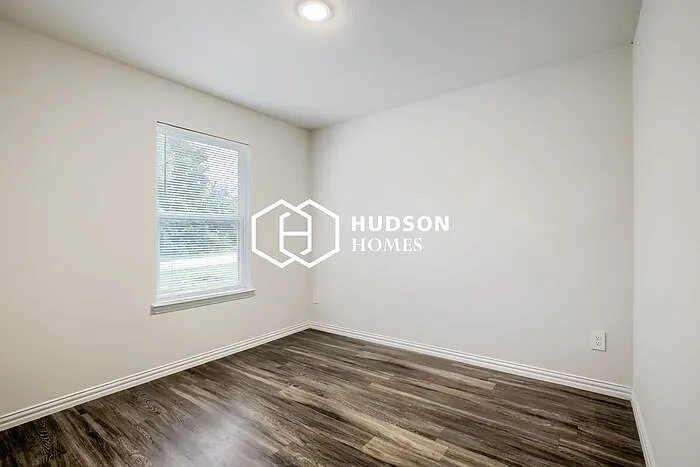 312 Bounding Main St — Photo 7