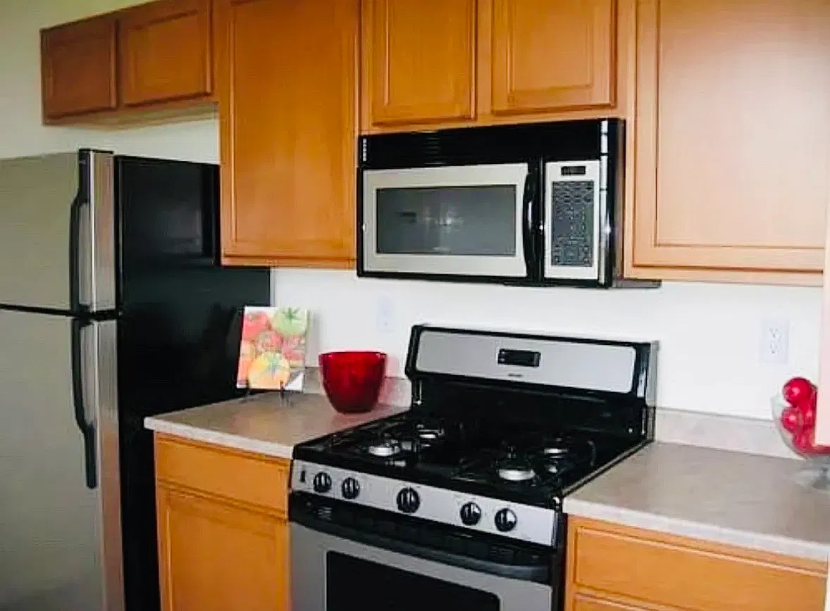 4 bed, 2.5 bath, 1700 sqft, $2,995 — Photo 3