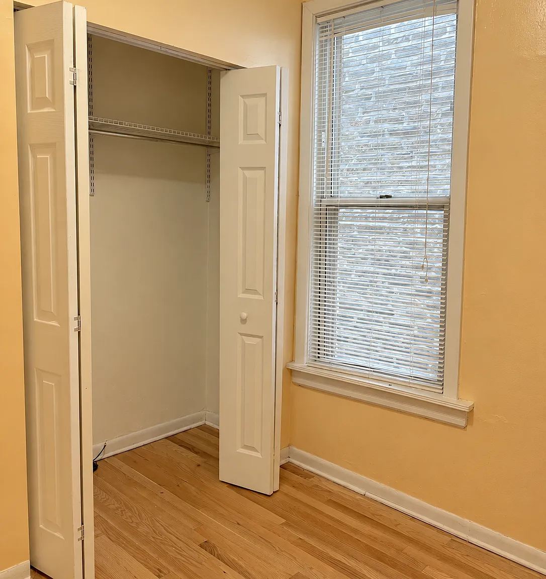 3 bed, 950 sqft, $3,450 — Photo 2