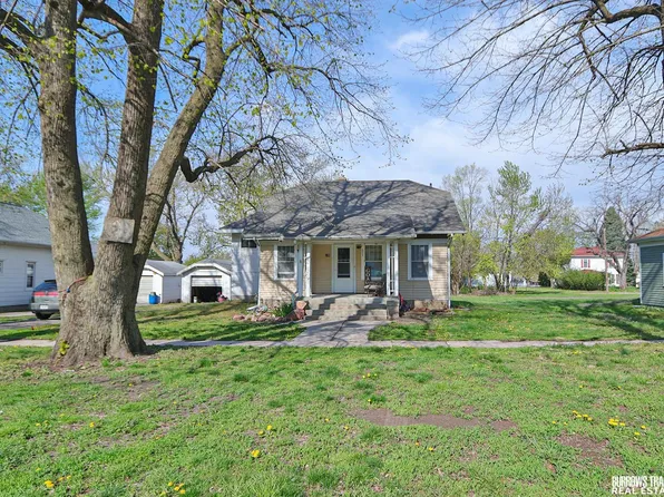 653 N 4th St, Tecumseh, NE 68450
