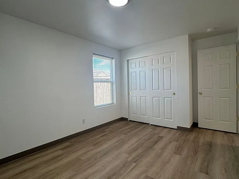 543 Hanover St — Photo 14