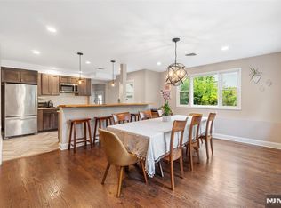 37 Golf Ct, Teaneck, NJ 07666