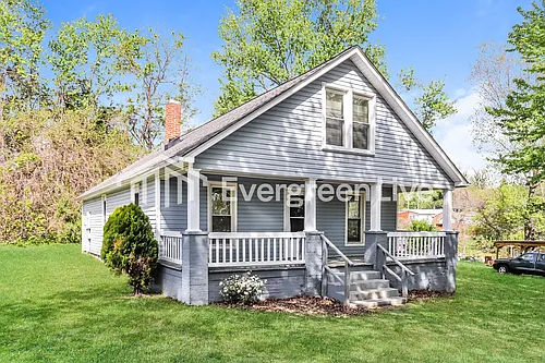 610 Grand St Photo 1