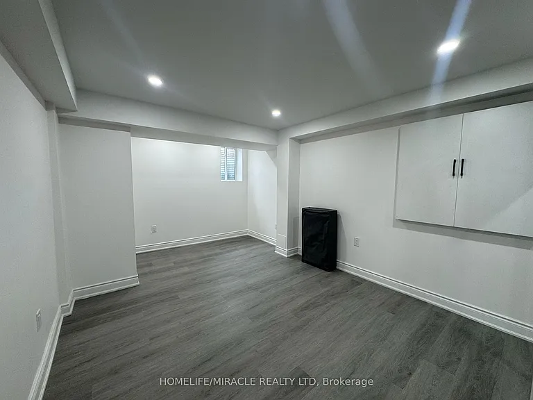 185 Featherstone Rd — Photo 8