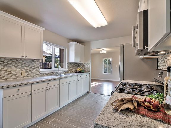 5th image of 152 Sunnyslope Ave