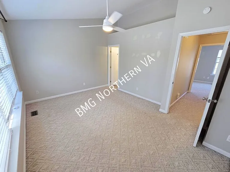 301 Bridle Crest Sq NE — Photo 11