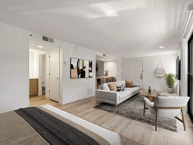 AVIA Lofts on Parkway — Photo 12