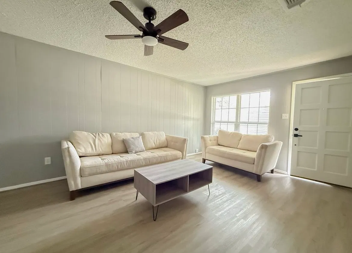 2 bed, 1100 sqft, $1,700 — Photo 1