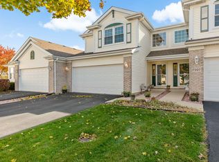 17305 Arrowhead Dr, Lockport, IL 60441
