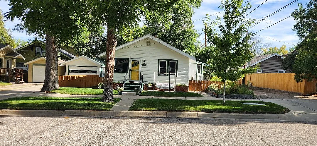 3 bed, 1380 sqft, $1,800 — Photo 1