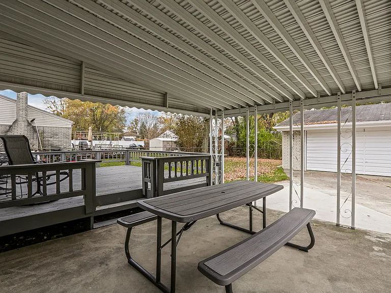 9215 Tavistock Dr — Photo 16