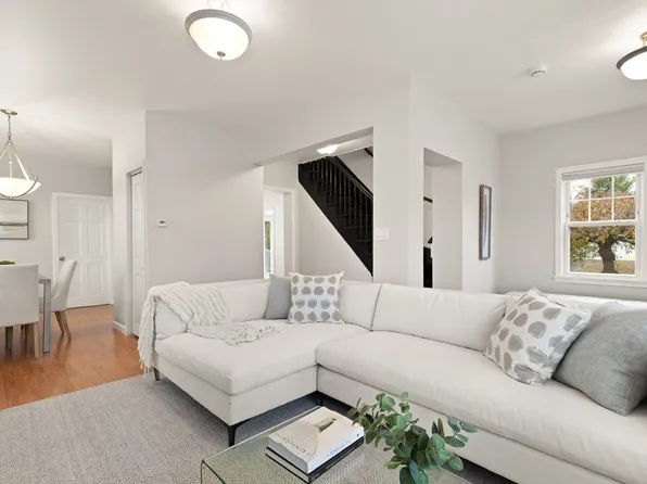 93 Bay State Rd, Methuen, MA 01844