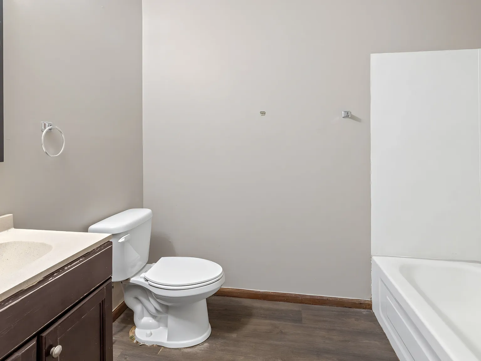 2 bed, 3800 sqft, $900 — Photo 4