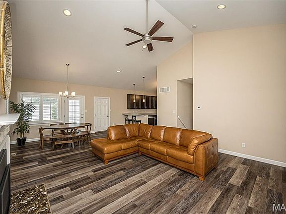 5th image of 746 Windberry Ct
