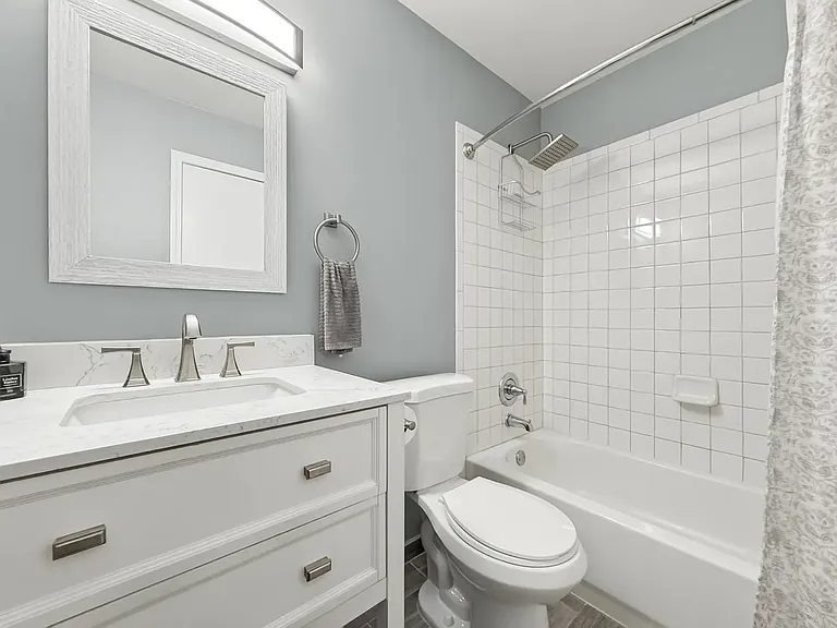 2S734 Winchester Cir W #3 — Photo 9