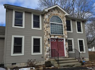 1528 Belgravia Dr, Tobyhanna, PA 18466