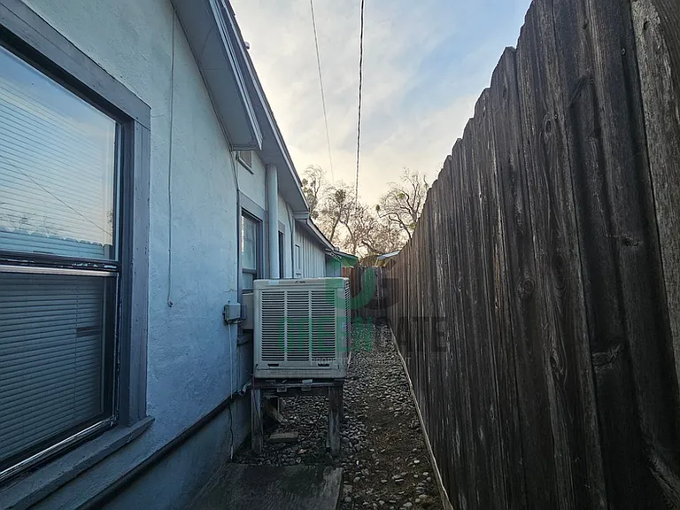 532-534 Melrose St — Photo 26