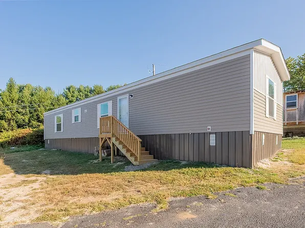 400 S Petunia Rd #16, Wytheville, VA 24382