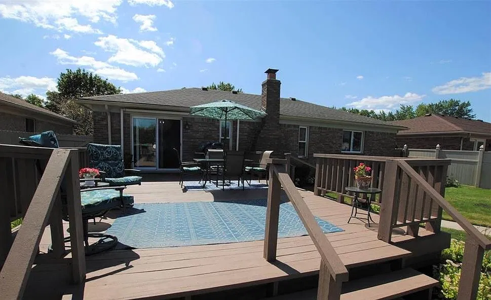 3 bed, 1.5 bath, 1400 sqft, $2,000 — Photo 2