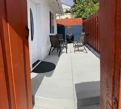 1 bed, 400 sqft, $2,400 — Photo 1